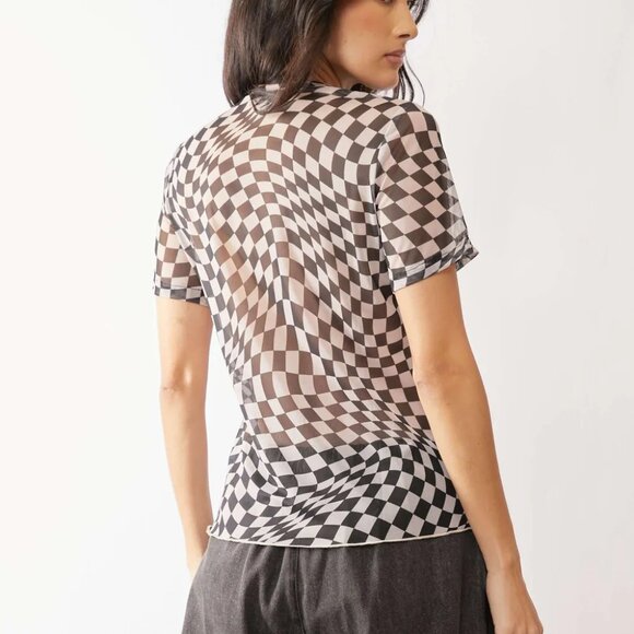 Davi & Dani Checker Board Printed Mesh Short Sleeve Top - Picture 3 of 3